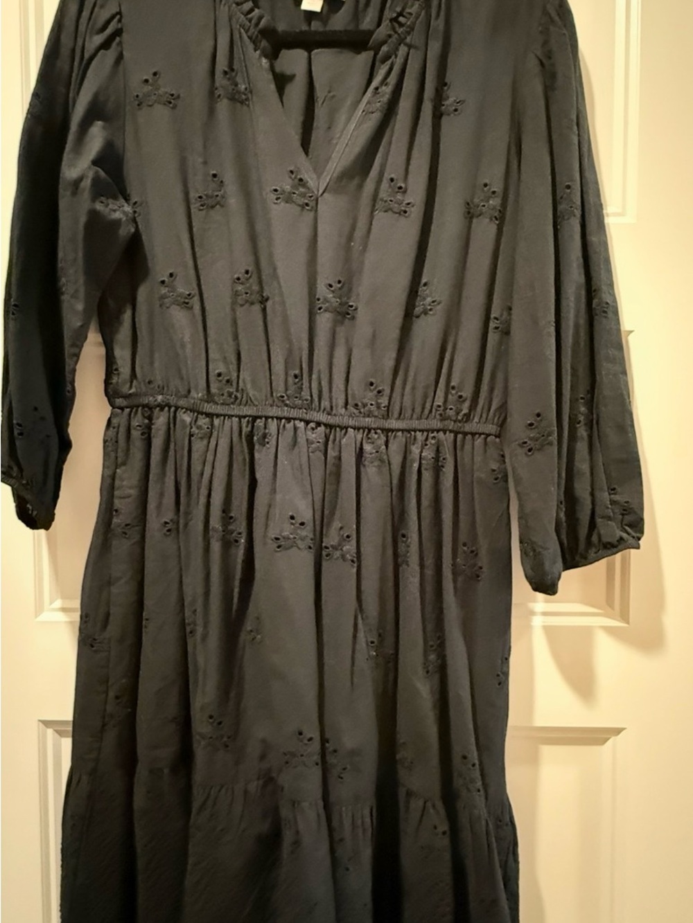 Knox Rose Black Embroidered V-Neck Midi Dress